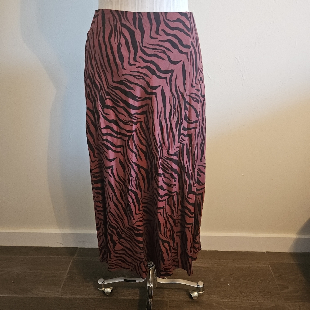 Rails skirt